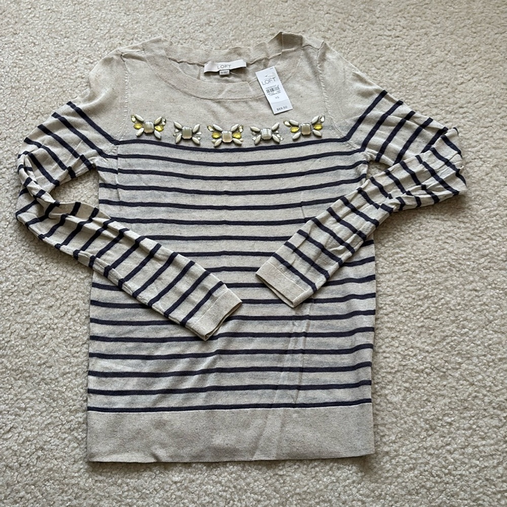 Loft top with jewel detail